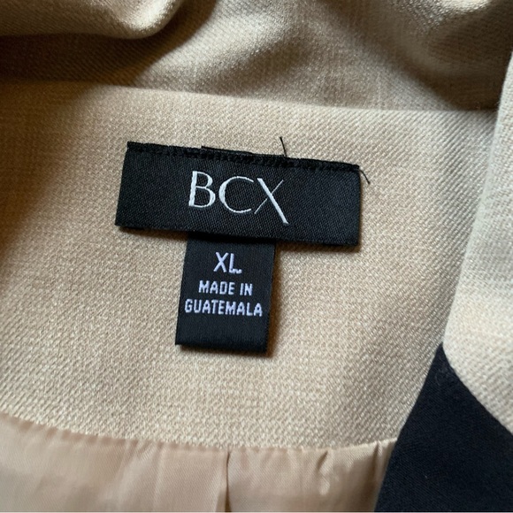 v i n t a g e :: Y2K Sophisticated Mod Classy Neutral Blazer - Picture 5 of 10